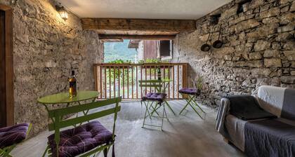 Agriturismo "Al Gallo Nero Giallo" prĂšs du lac de Garde avec vue montagne et terrasse