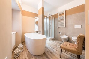 Bathtub, hair dryer, towels