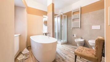 Vasca, asciugacapelli, asciugamani