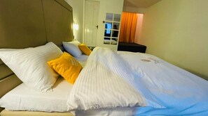 Dobbeltrom – deluxe | Blendingsgardiner, strykejern/-brett, wi-fi (inkludert) og sengetøy