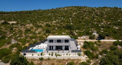 Villa Mari with private pool