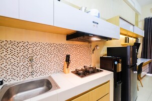 Room | Private kitchen | Fridge, stovetop, cookware/dishes/utensils
