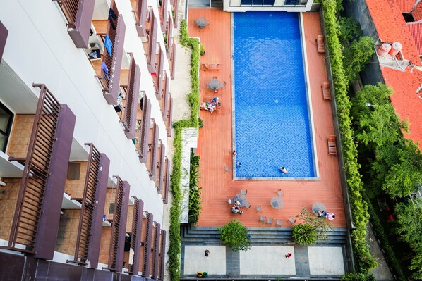 Outdoor pool - Fully Furnished Studio With Comfortable Design Dave Apartment (Depok)
