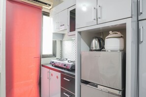 1 bedroom, free WiFi, bed sheets - Comfortable Studio Room At Kebagusan City (Jakarta)