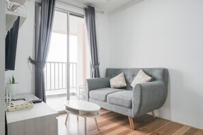 2 bedrooms, free WiFi, bed sheets - Spacious And Nice 2Br At Belmont Residence Puri Apartment (Jakarta)