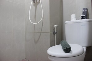 Bathroom - Pleasurable Studio Room Near Unpad At Taman Melati Jatinangor Apartment (Hegarmanah)