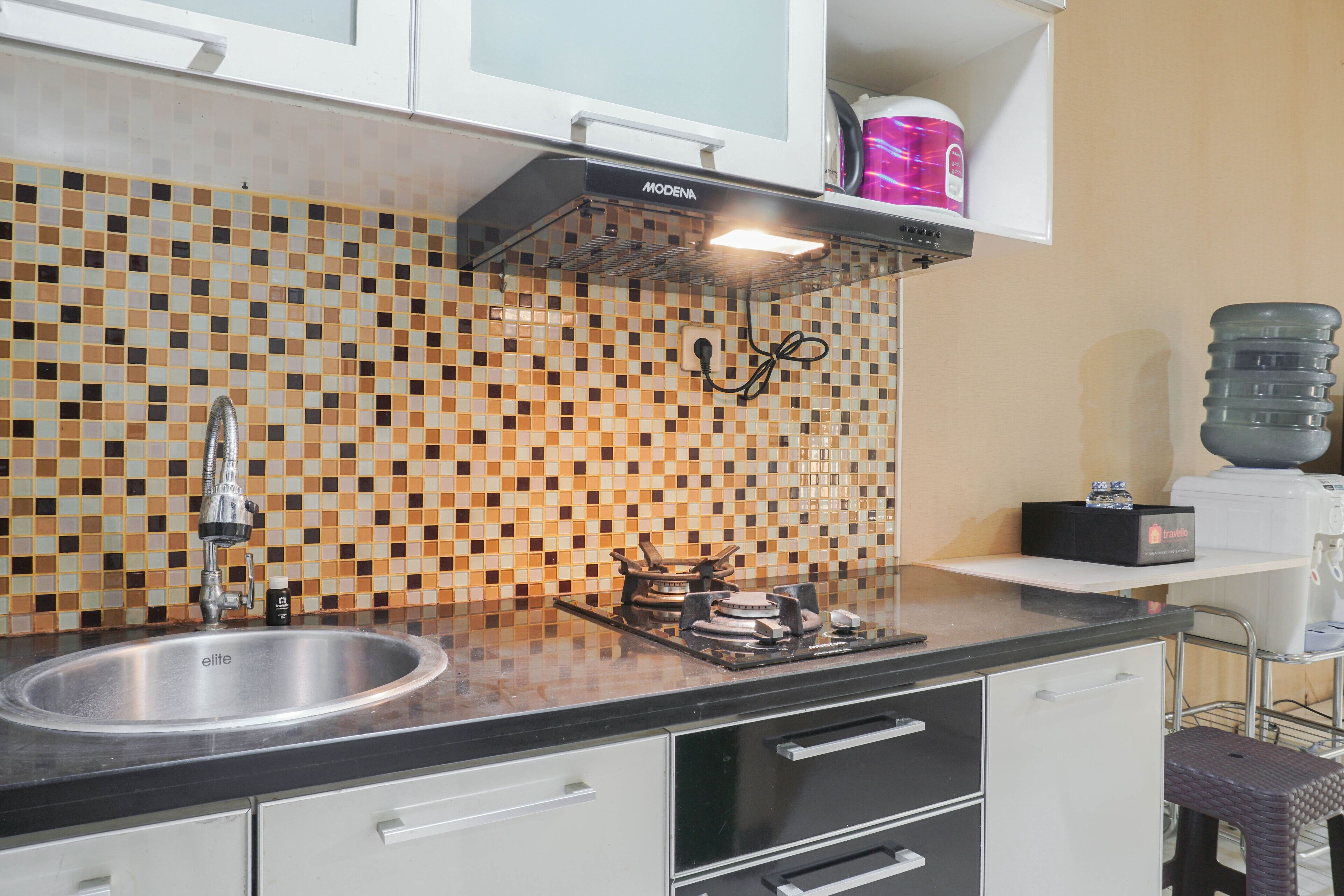 ルーム | 専用キッチン | 冷蔵庫、コンロ、調理器具と食器