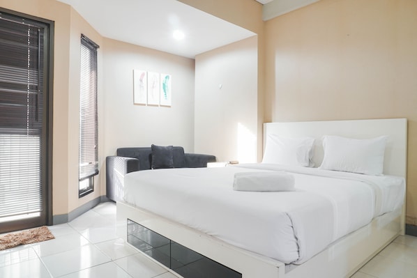 Free WiFi, bed sheets