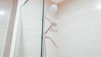 Room | Bathroom | Shower, towels