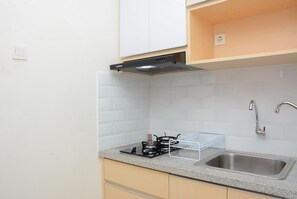 Room | Private kitchen | Fridge, stovetop, cookware/dishes/utensils - Cozy Living 1Br At Grand Kamala Lagoon Apartment (Bekasi)