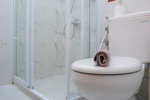 Zimmer | Badezimmer | Dusche, Handtücher