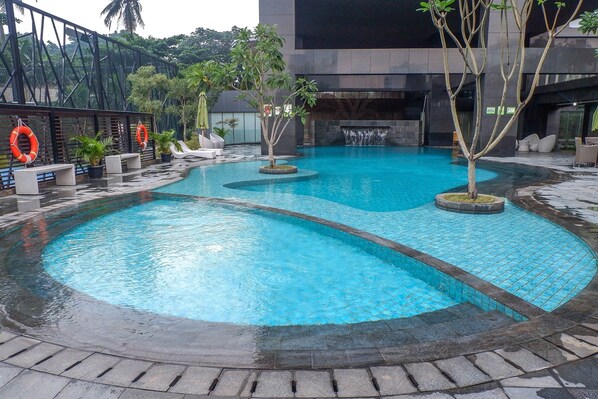 Outdoor pool - Fancy And Spacious 1Br Apartment At L'Avenue Pancoran (Jakarta)