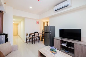 2 bedrooms, free WiFi, bed sheets - Well Furnished 2Br At Meikarta Apartment (Cikarang)