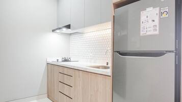 Zimmer | Eigene Küche | Kühlschrank, Herdplatte, Kochgeschirr/Geschirr/Besteck