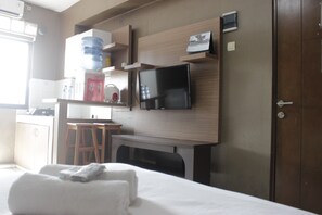 Room | 1 bedroom, free WiFi, bed sheets - Minimalist Studio Room At Gateway Ahmad Yani Cicadas Apartment (Bandung)