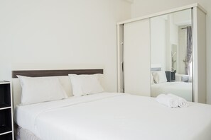 Room | 1 bedroom, bed sheets - Cozy Minimalist 1Br Saveria Apartment (Pagedangan)
