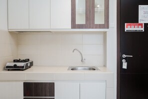 Room | Private kitchen | Fridge, stovetop, cookware/dishes/utensils - Cozy Minimalist 1Br Saveria Apartment (Pagedangan)