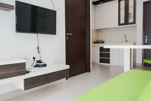 1 bedroom, bed sheets