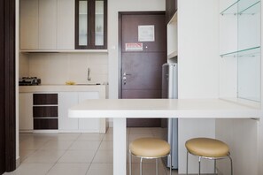 Room | 1 bedroom, bed sheets - Comfy And Nice 1Br Saveria Apartment (Pagedangan)