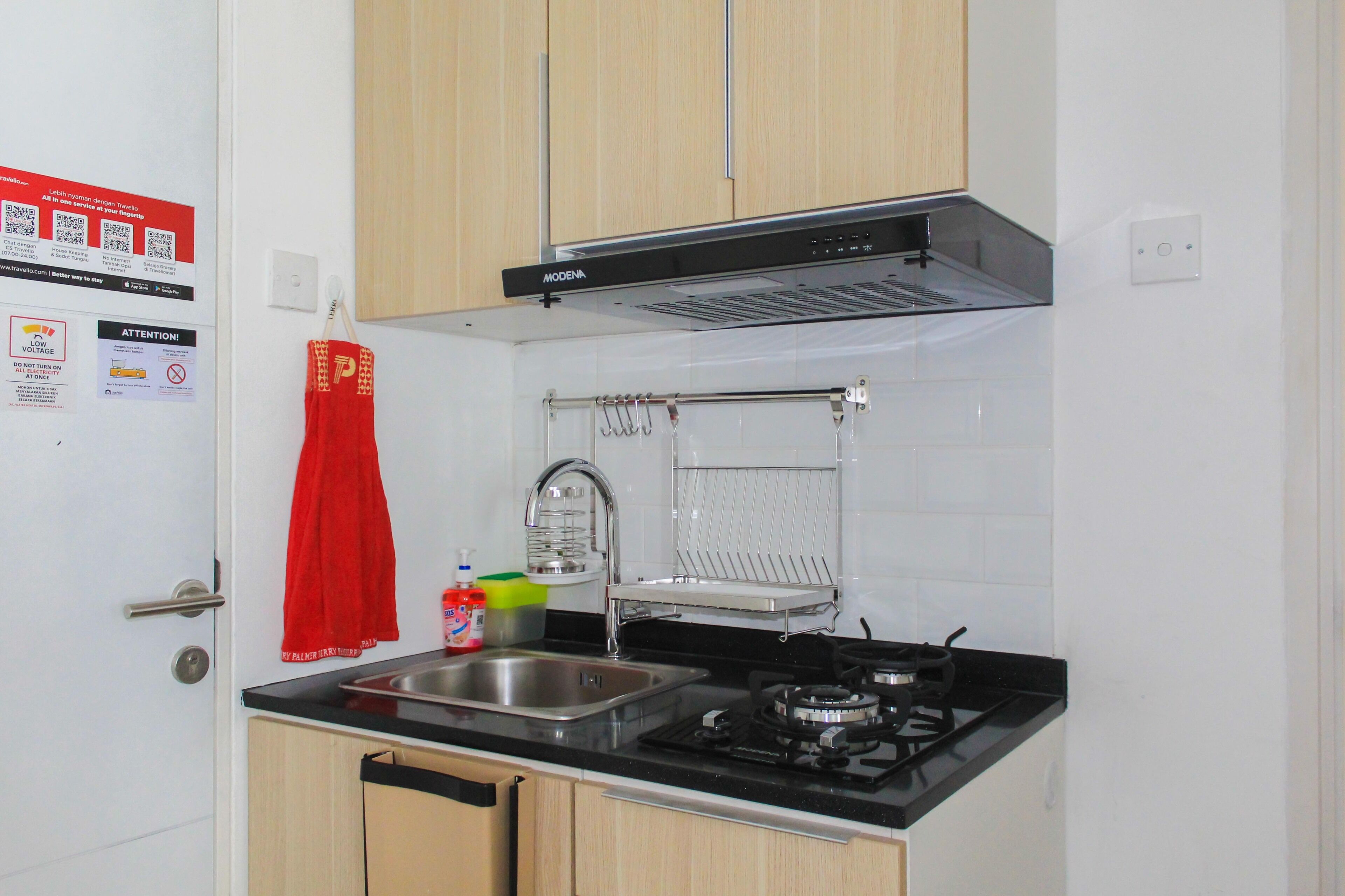 Room | Private kitchen | Fridge, stovetop, cookware/dishes/utensils