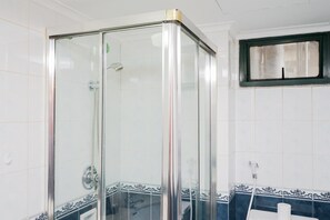 Camera | Bagno | Doccia, asciugamani