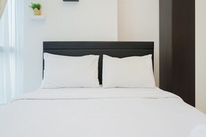 1 bedroom, free WiFi, bed sheets - Strategic And Cozy Studio Apartment At Capitol Park Residence (Jakarta)