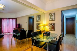 Habitación | 3 dormitorios, wifi gratis, ropa de cama