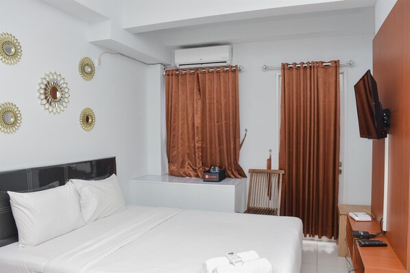 Room | 1 bedroom, free WiFi, bed sheets - Comfort Studio At Patraland Urbano Apartment (Bekasi)