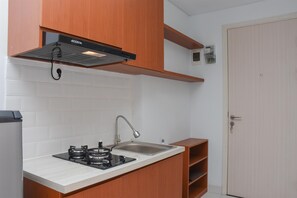 Private kitchen - Comfort Studio At Patraland Urbano Apartment (Bekasi)
