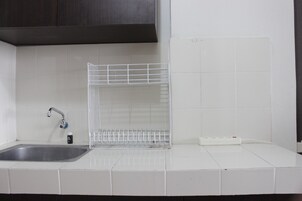 Room | Private kitchen | Fridge, stovetop, cookware/dishes/utensils