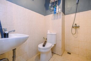 A bathroom with a white sink, toilet, and shower. - Cozy Stay Studio Apartment At Park View Condominium (Depok)