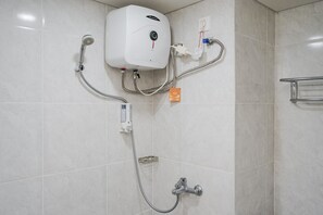 Bathroom - Best And Relax Studio Room Parkland Avenue Apartment (South Tangerang)