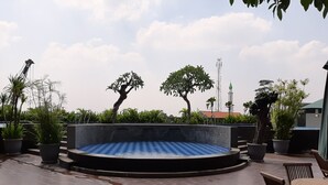 Outdoor pool - Best And Relax Studio Room Parkland Avenue Apartment (South Tangerang)