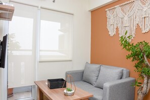 2 bedrooms, free WiFi, bed sheets - 2Br Yotayori Home At Green Pramuka City Apartment (Jakarta)