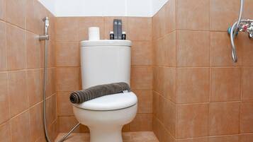 Kamar | Kamar mandi | Shower dan handuk