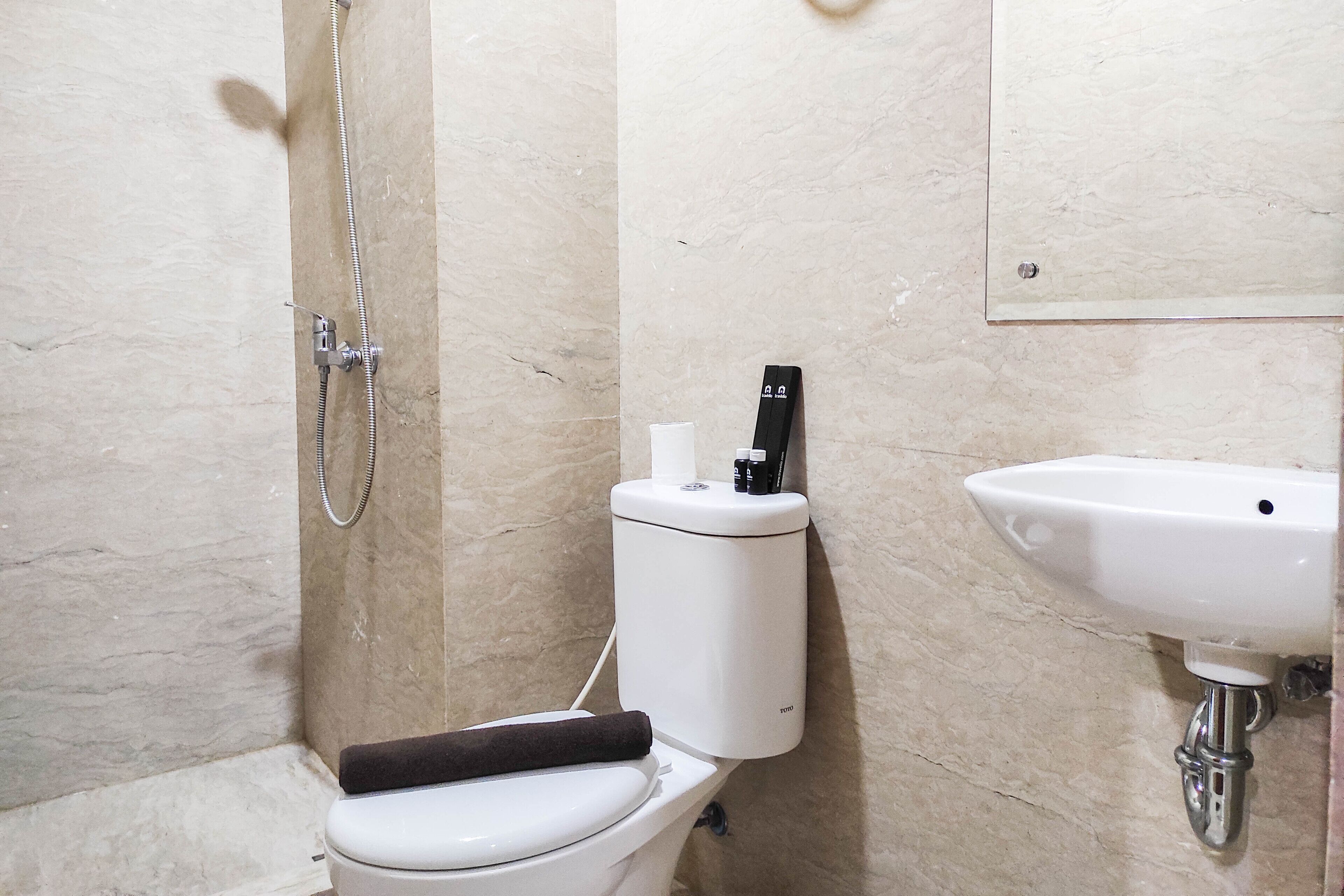 Room | Bathroom | Shower, towels