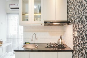 2 bedrooms, free WiFi, bed sheets - Luxury 2Br At Cinere Resort Apartment (Depok)