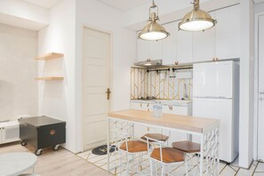 Room | 1 bedroom, free WiFi, bed sheets - Best Homey & Relax 1Br At Pakubuwono Terrace Apartment (Jakarta)