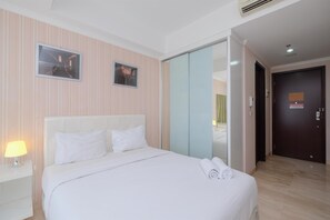 1 bedroom, free WiFi, bed sheets - Homey And Comfy Studio Room At Menteng Park Apartment (Jakarta)