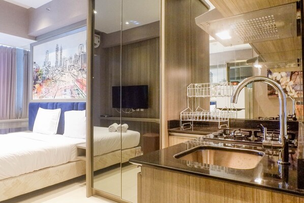 1 bedroom, free WiFi, bed sheets - Best Studio Apartment Connected To Pakuwon Mall At Supermall Mansion (Surabaya)