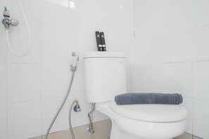 Kamar | Kamar mandi | Shower dan handuk