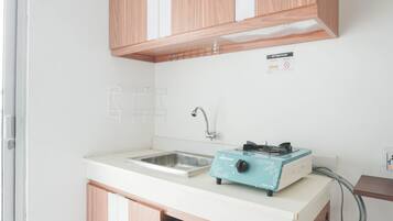 Kamar | Dapur pribadi | Lemari es, kompor, dan peralatan masak/sendok-piring