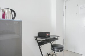 1 bedroom, free WiFi, bed sheets - Homey And Comfortable Studio At Green Pramuka City Apartment (Jakarta)