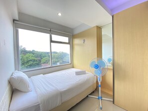 Room | 2 bedrooms, free WiFi, bed sheets - Comfortable 2Br Apartment Ac In Living Room At The Jarrdin Cihampelas (Bandung)