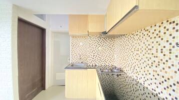 Kamar | Dapur pribadi | Lemari es, kompor, dan peralatan masak/sendok-piring