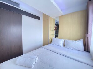 Room | 2 bedrooms, free WiFi, bed sheets - Quite 2Br Apartment Ac In Living Room At The Jarrdin Cihampelas (Bandung)