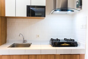 Private kitchen - Cozy And Modern Casa De Parco Studio Apartment Near Bsd City (Pagedangan)