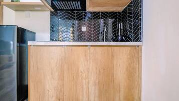 Room | Private kitchen | Fridge, stovetop, cookware/dishes/utensils