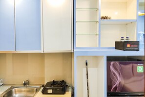 Zimmer | Eigene Küche | Kühlschrank, Herdplatte, Kochgeschirr/Geschirr/Besteck