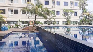 Kolam renang outdoor